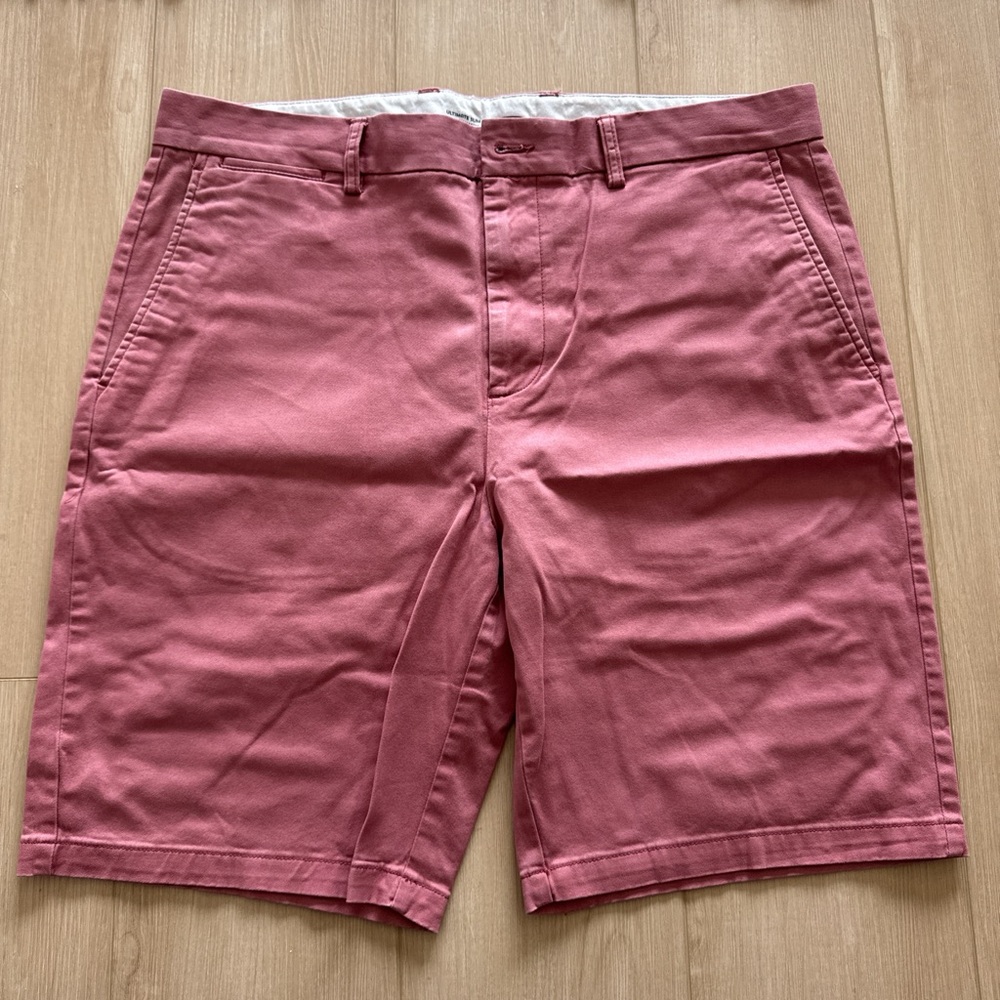 Old Navy Men's Faded Rose Flat Front Shorts